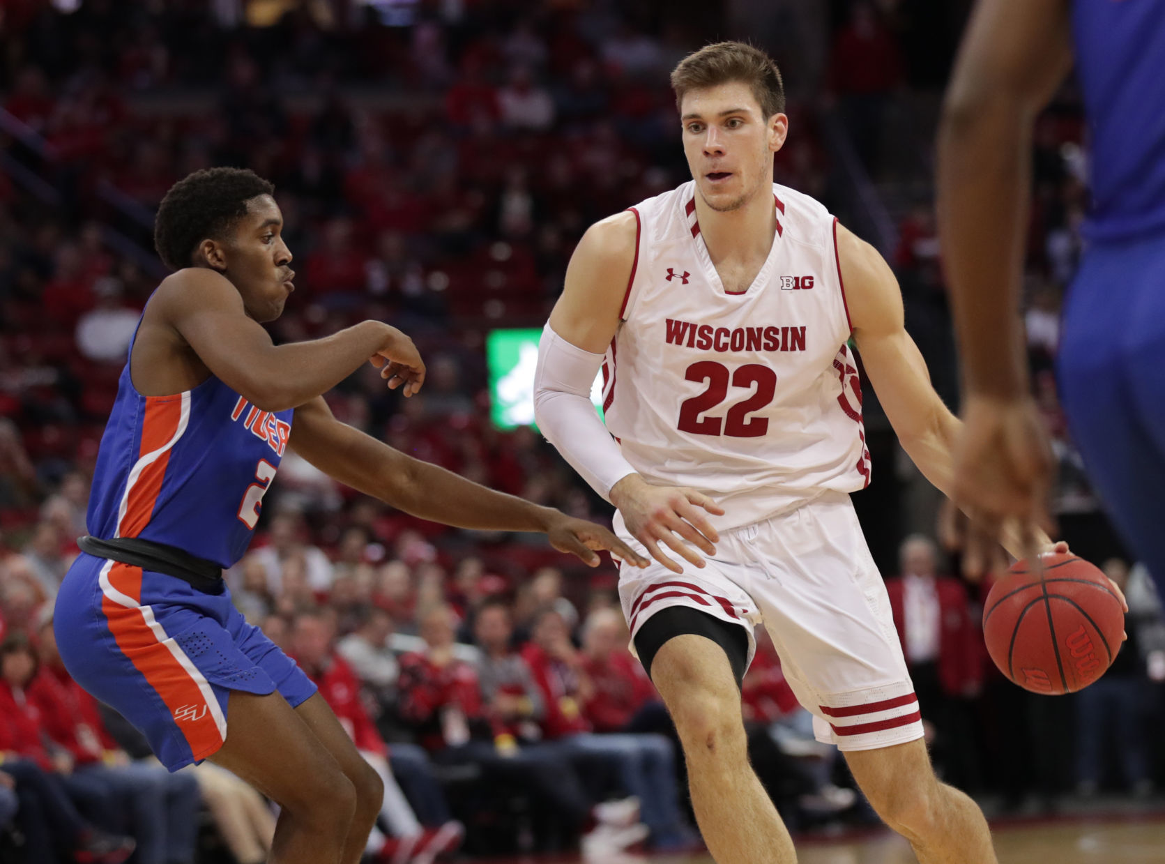 Badgers 101, Tigers 60